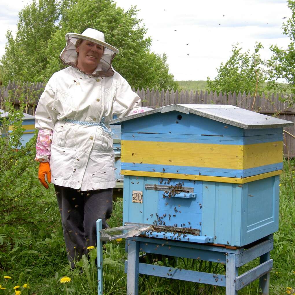 Свеча ручной работы "Букет роз" из пчелиного воска, фото 9
